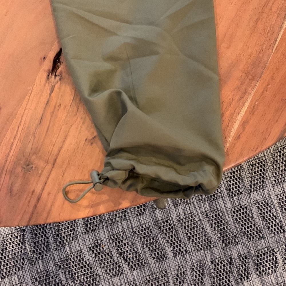 Mnml Joggers Size Small Used Like New - image 4